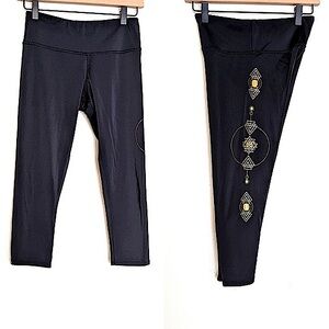 Onzie Geometric Print Cropped Athletic Leggings size Small